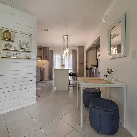Golden Greek Getaway Chic House In Heart Of Tampa Vila Exterior foto