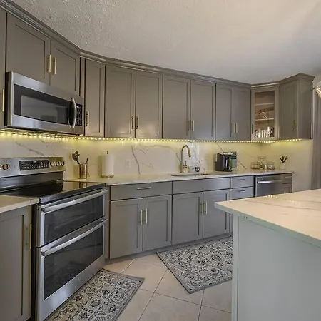 Golden Greek Getaway Chic House In Heart Of Tampa Vila Exterior foto