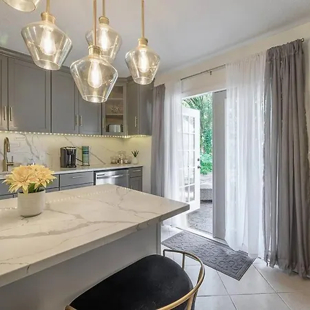 Golden Greek Getaway Chic House In Heart Of Tampa Vila Exterior foto