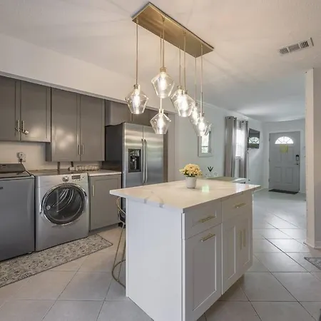 Golden Greek Getaway Chic House In Heart Of Tampa Vila Exterior foto