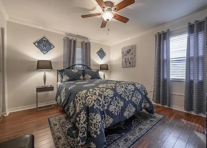 Golden Greek Getaway Chic House In Heart Of Tampa
